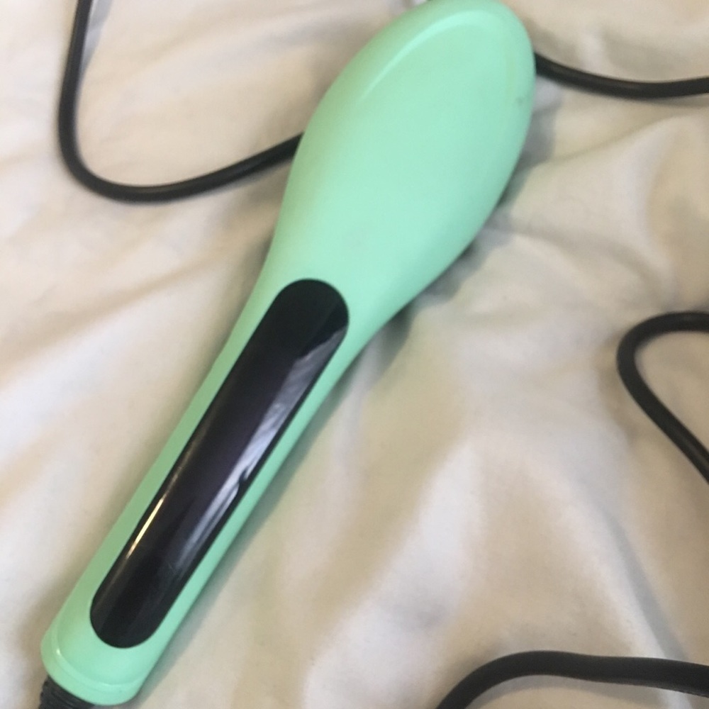 Eva NYC Mint colored hair brush straightener !